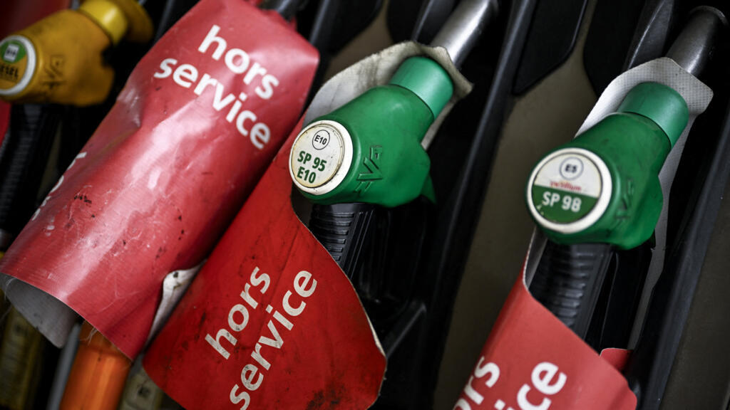 France rolls out 'flash fuel loans' to shield small firms from oil price spike