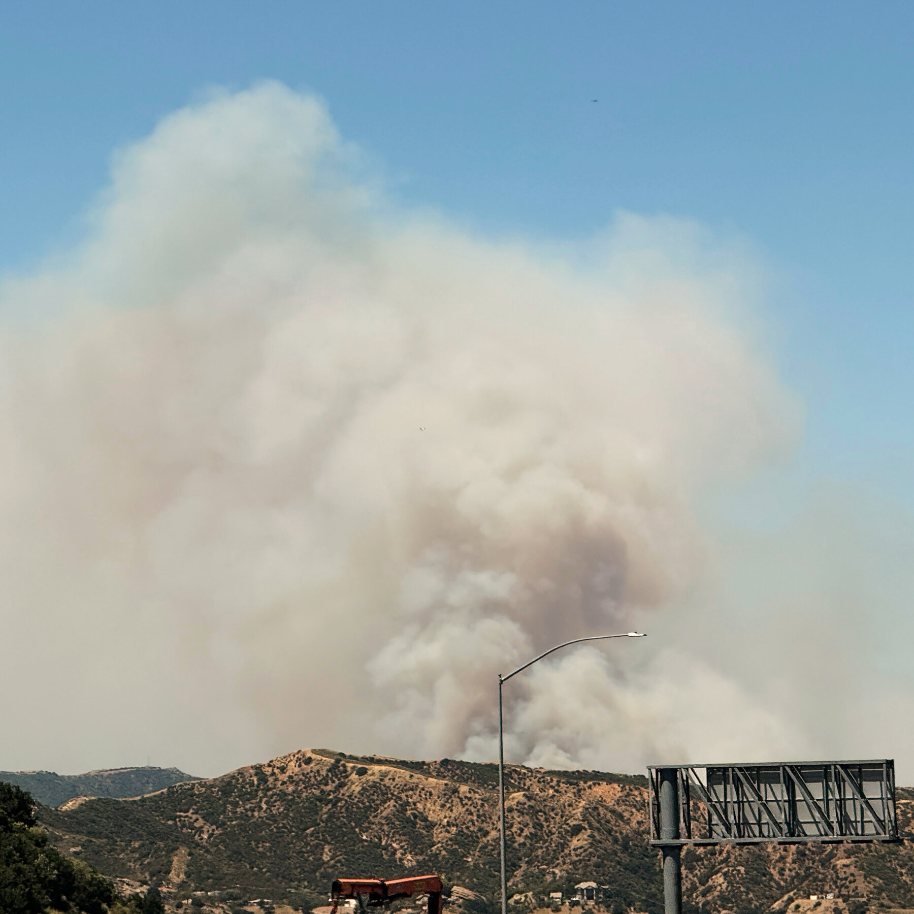 Sandy Fire in Simi Valley Forces Immediate Evacuations