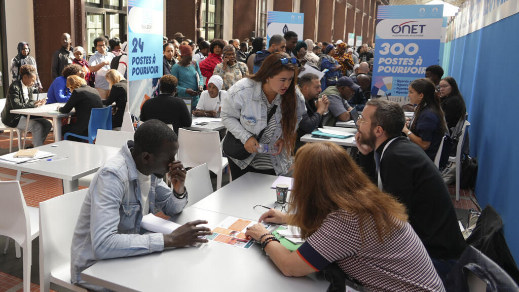 Unemployment in France hits a six-year high of 2.7 million people