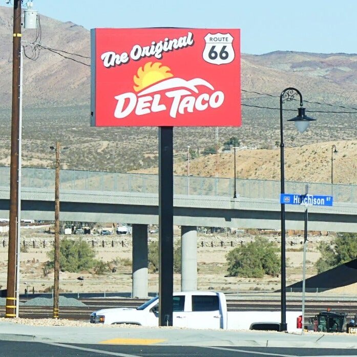 California Gubernatorial Candidate Steve Hilton Mocked for Calling Del Taco Order a ‘Street Taco’