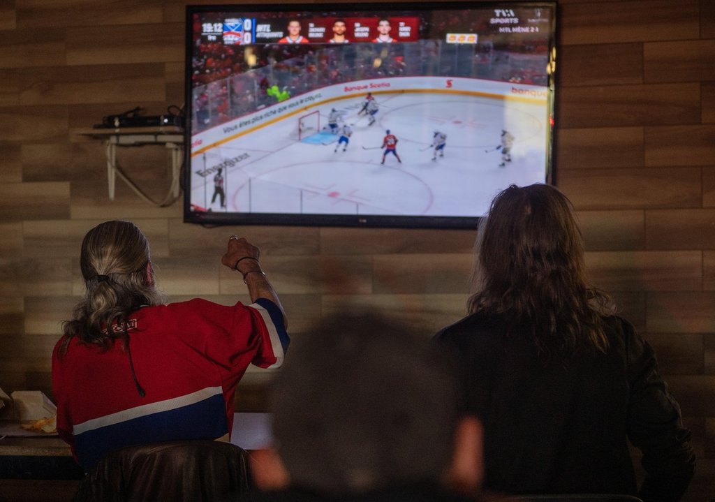 Hockey fever reaches those in Montreal shelters
