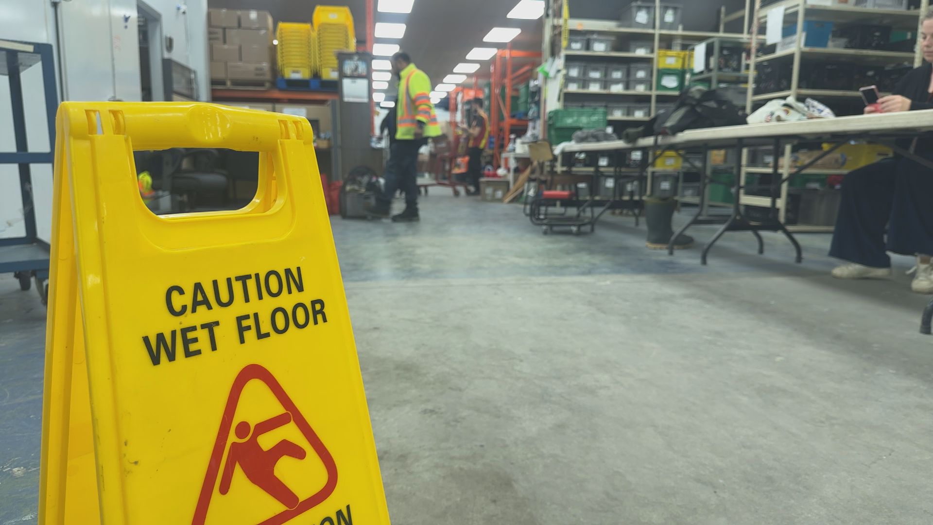 West Island food bank cleans up after flooding, calls for donations