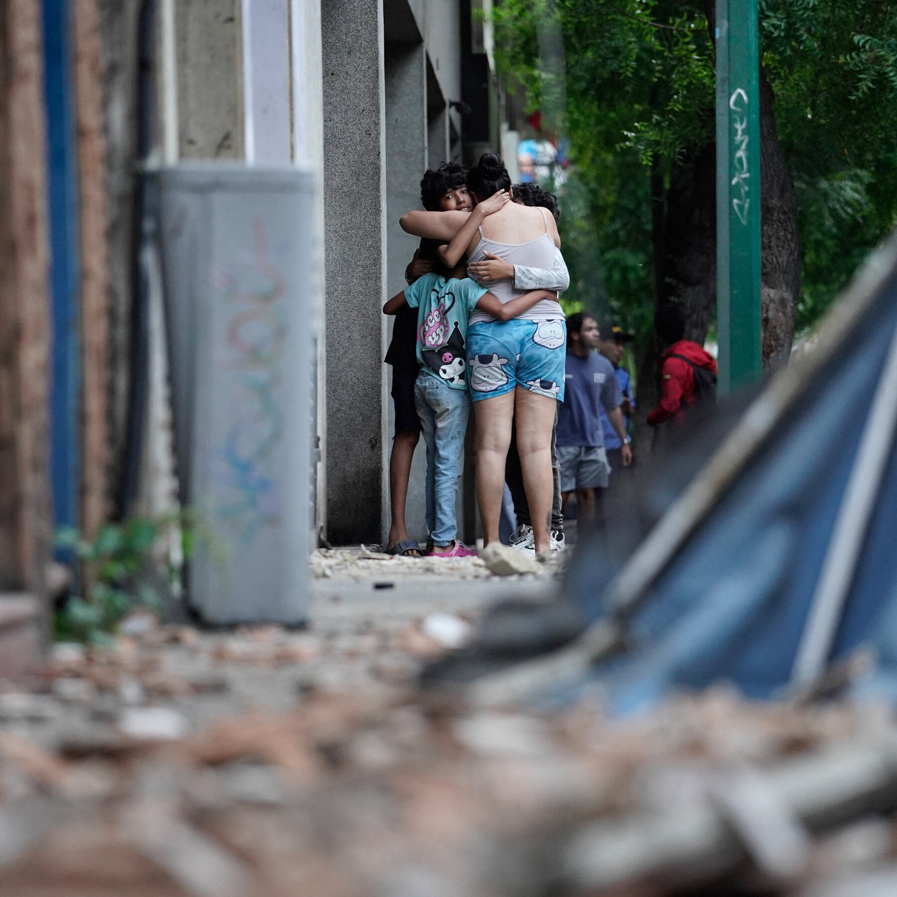 Venezuelans in South Florida Call Relatives and Organize Aid