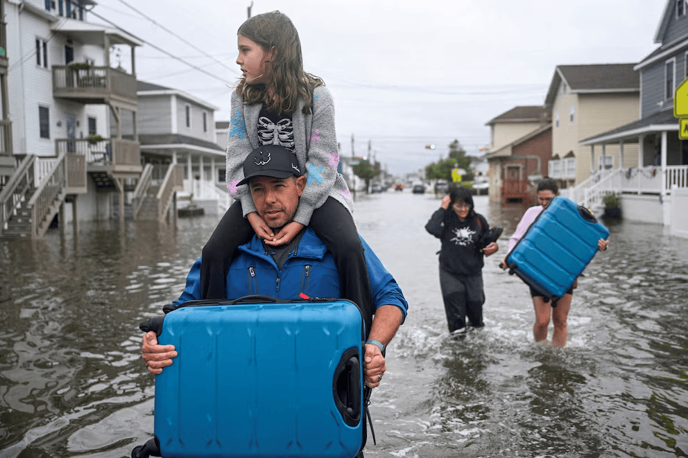 Nor’easter | Plus de 400 vols annulés : New York, New Jersey et New England toujours frappés par les pluies et les inondations côtières
