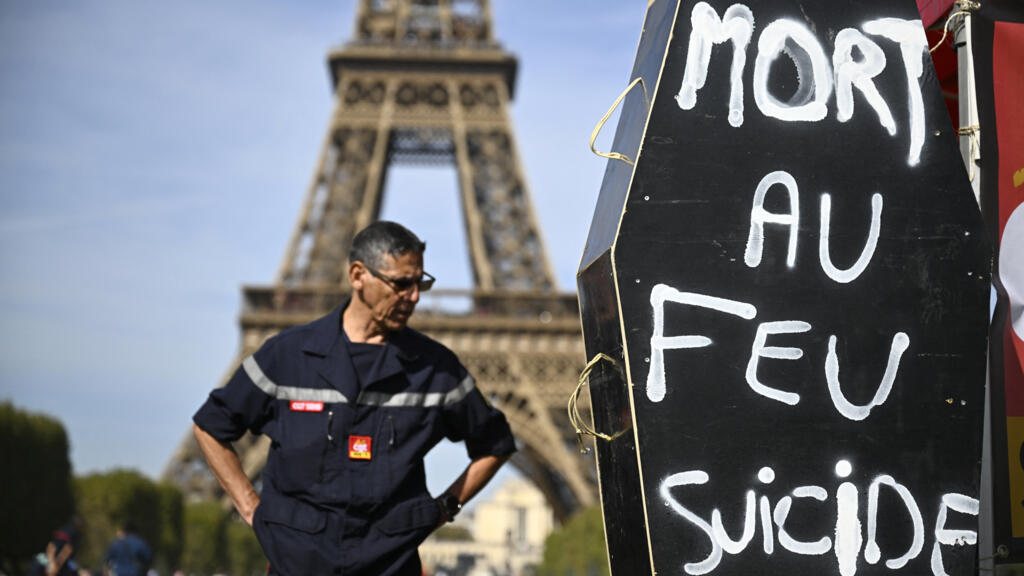 'We’re short of everything' say striking French firefighters