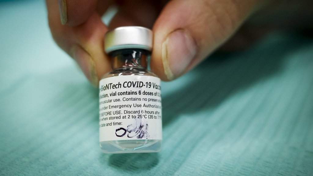 Flu and COVID-19 vaccinations are underway. Here’s each province’s approach