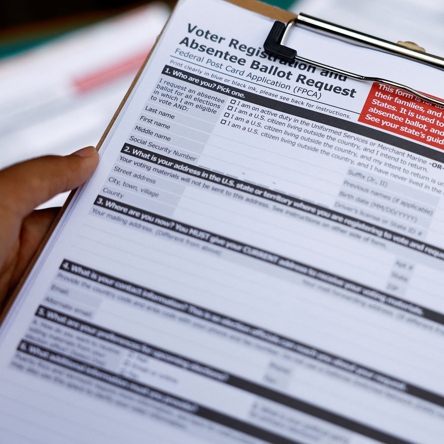 D.N.C. sues the Defense Department over changes to a form for overseas voters.